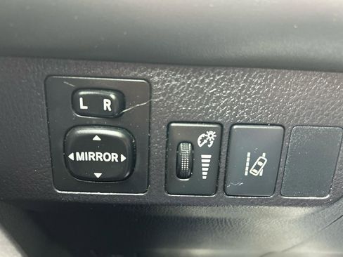 Used 2018 Toyota RAV4 XLE image 10