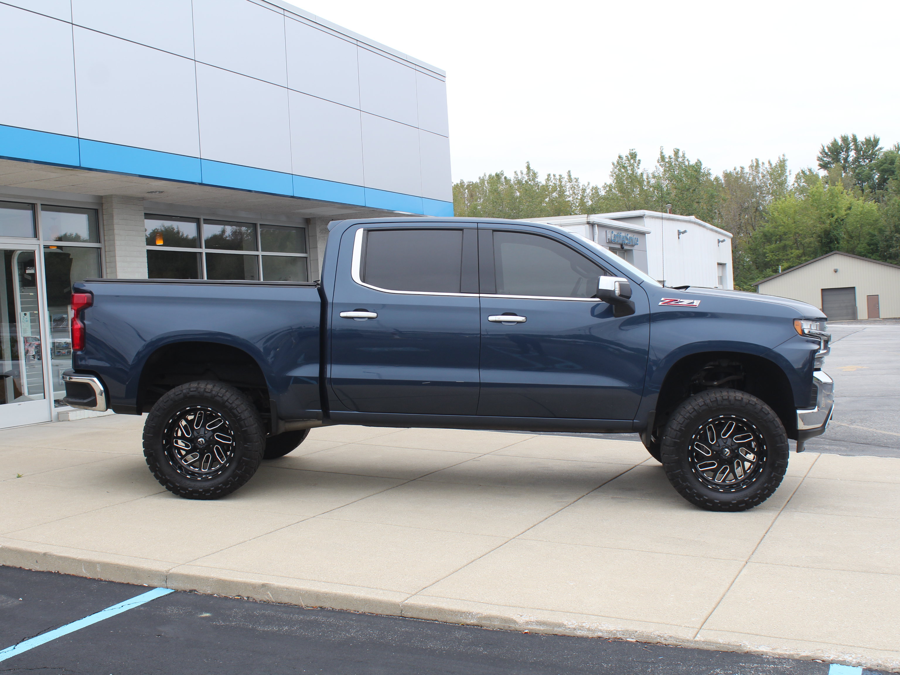 Used 2021 Chevrolet Silverado 1500 LTZ AWD/4WD image 5
