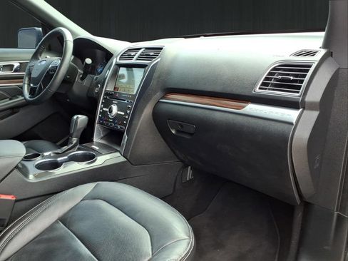 Used 2018 Ford Explorer Limited w/ Equipment Group 301A FWD image 11