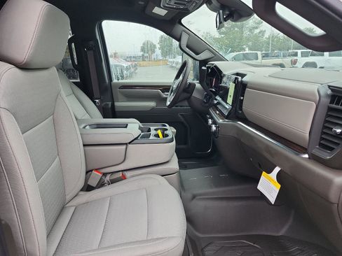New 2026 GMC Sierra 2500 SLE w/ SLE Value Package; image 9