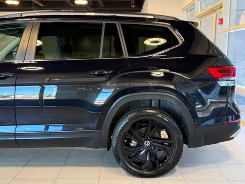 Used 2023 Volkswagen Atlas SE w/ Black Wheel Package FWD image 9