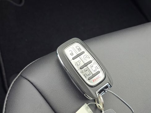 New 2026 Chrysler Pacifica Select image 13