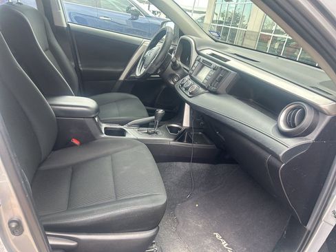 Used 2018 Toyota RAV4 LE image 11
