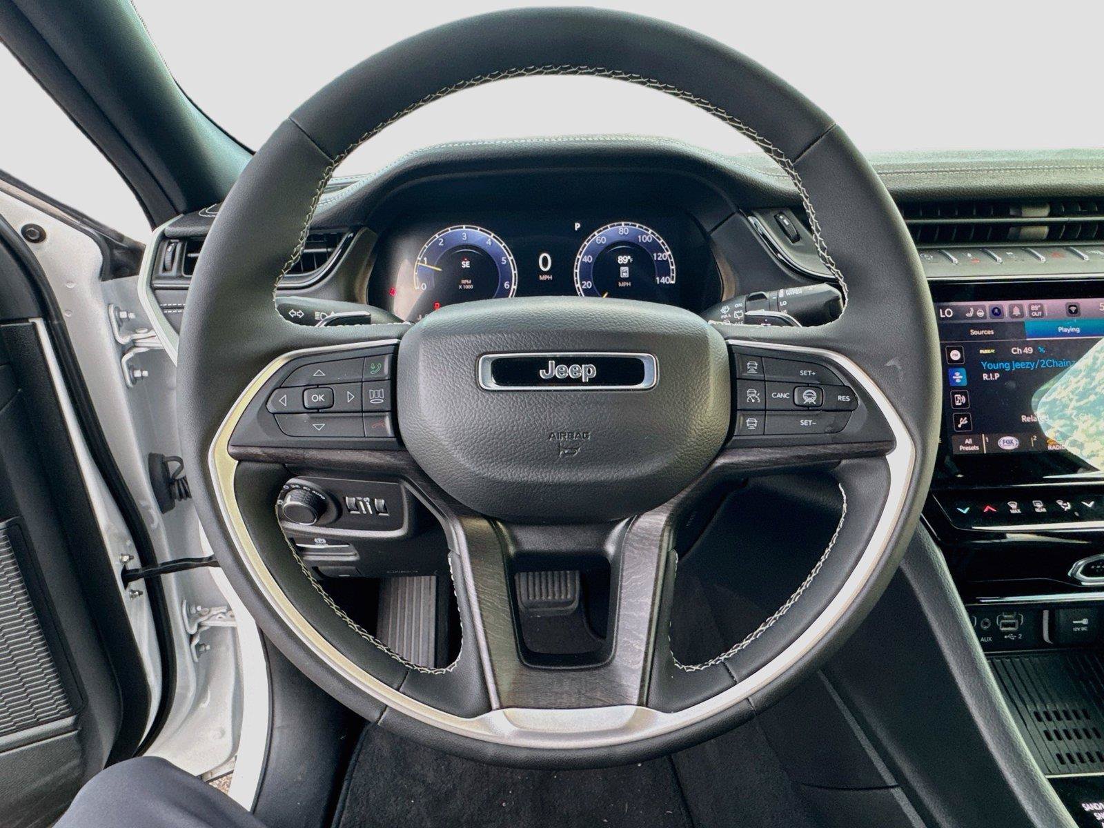 Used 2026 Jeep Grand Cherokee Altitude AWD/4WD image 17