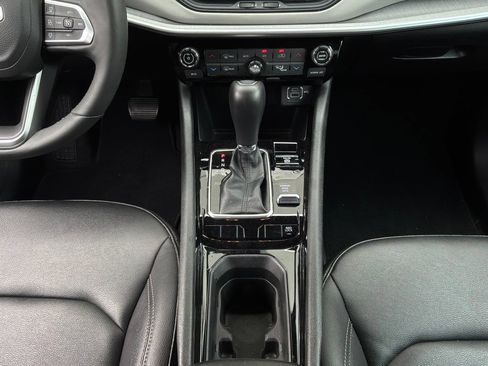 Used 2025 Jeep Compass Limited AWD/4WD image 15