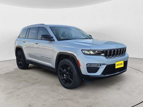 Used 2022 Jeep Grand Cherokee Limited AWD/4WD image 3