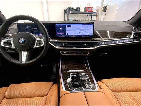 Certified 2026 BMW X7 xDrive40i w/ M Sport Package AWD/4WD image 12