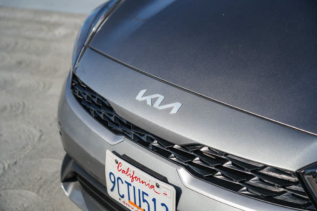 Used 2023 Kia Forte LXS w/ LXS Technology Package FWD image 3