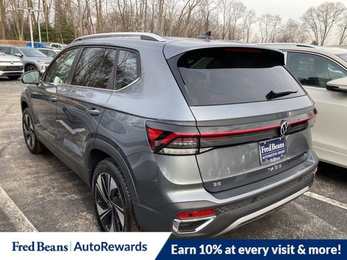 New 2026 Volkswagen Taos SE image 4