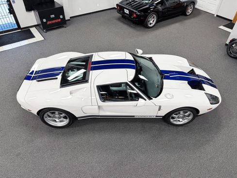 Used 2005 Ford GT RWD image 8