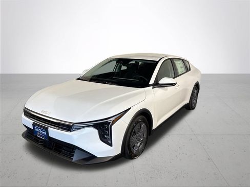New 2026 Kia K4 FWD image 2
