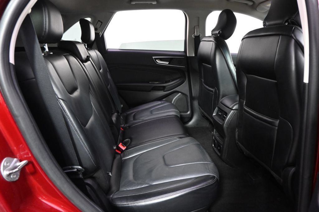 Used 2019 Ford Edge Titanium FWD image 18