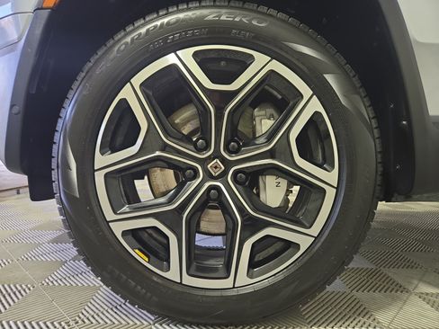 Used 2025 Rivian R1S Adventure Dual AWD/4WD image 9