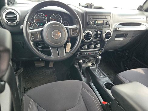 Used 2014 Jeep Wrangler Unlimited Sahara AWD/4WD image 15