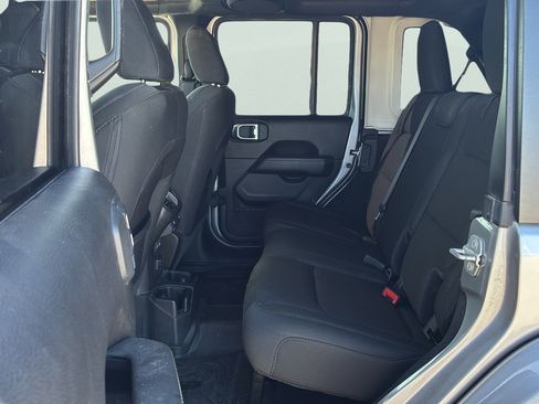 Used 2020 Jeep Wrangler Unlimited Sahara AWD/4WD image 25