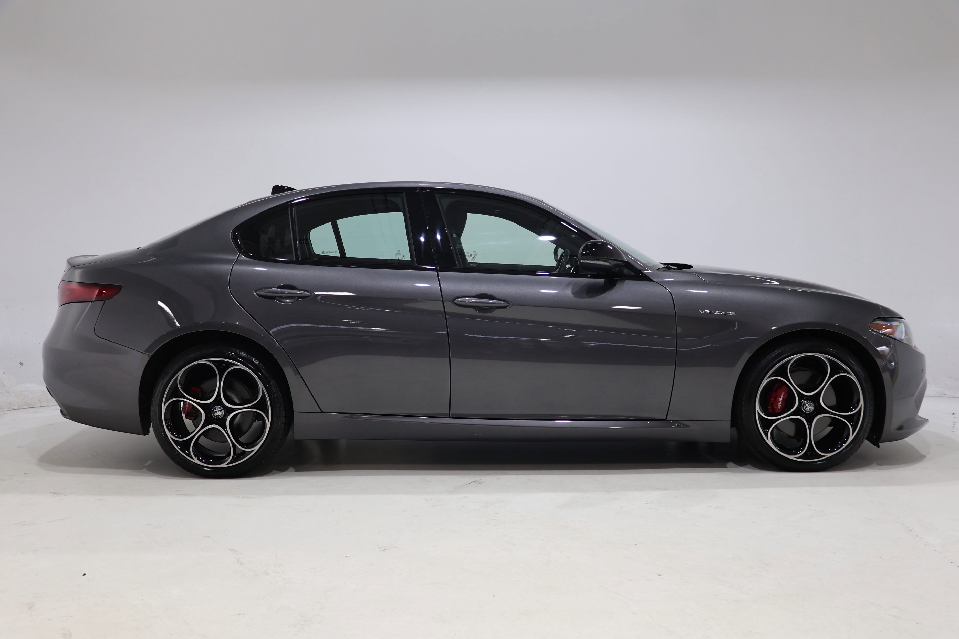 Certified 2023 Alfa Romeo Giulia Veloce AWD/4WD image 8