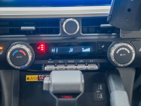 Used 2024 Toyota Tacoma TRD Off-Road image 29