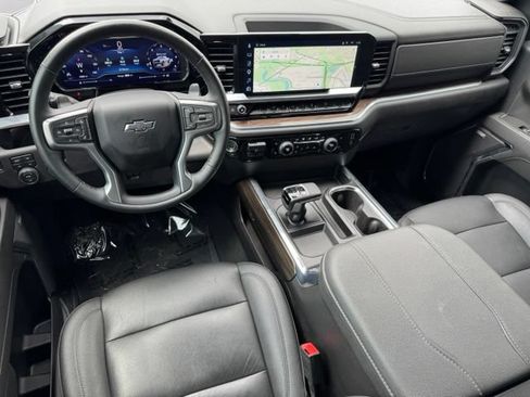 Used 2024 Chevrolet Silverado 1500 LT Trail Boss w/ Convenience Package II AWD/4WD image 10