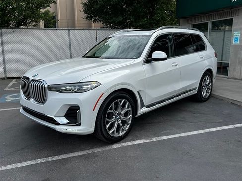 Used 2020 BMW X7 xDrive40i w/ Luxury Seating Package AWD/4WD image 3