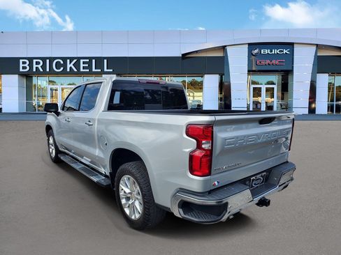 Used 2021 Chevrolet Silverado 1500 LTZ w/ Z71 Off-Road Package AWD/4WD image 4