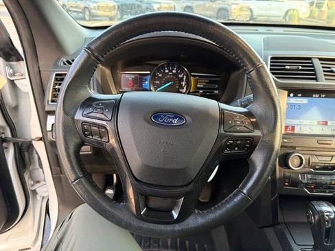 Used 2018 Ford Explorer XLT w/ Equipment Group 202A AWD/4WD image 22