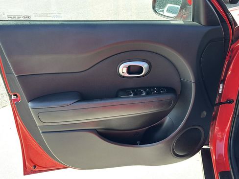 Used 2018 Kia Soul + FWD image 19