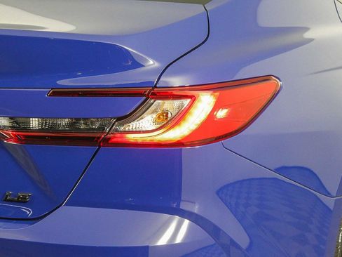 Used 2025 Toyota Camry LE w/ Convenience Package image 9