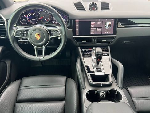 Used 2021 Porsche Cayenne AWD/4WD image 2