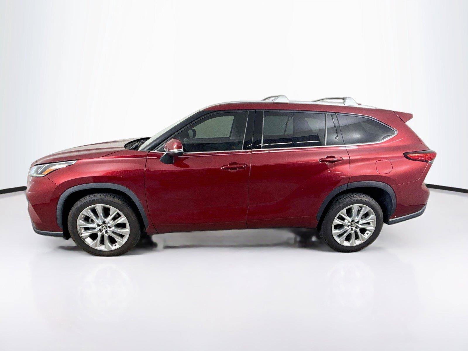 Used 2020 Toyota Highlander Limited FWD image 2
