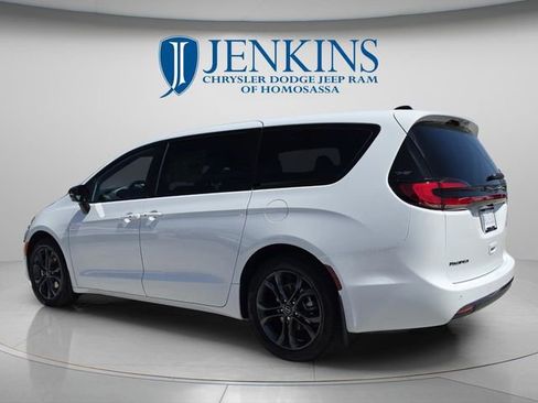 New 2026 Chrysler Pacifica Select FWD image 11