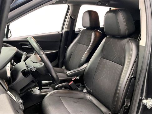 Used 2018 Chevrolet Trax LT w/ LT Convenience Package image 26