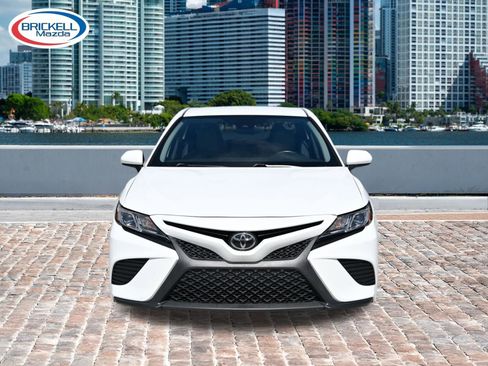 Used 2019 Toyota Camry SE FWD image 2