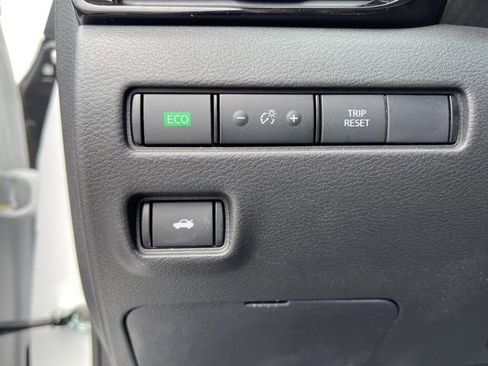 Used 2024 Nissan Sentra SV w/ SV Premium Package image 21