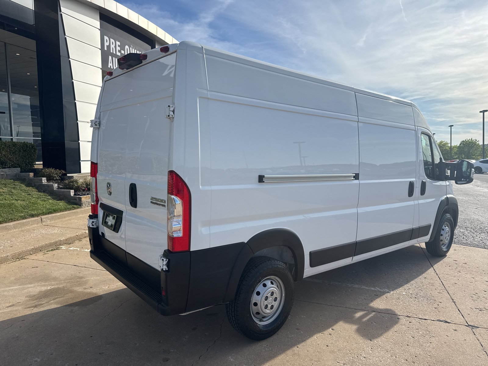 Used 2023 RAM ProMaster 2500 FWD image 3
