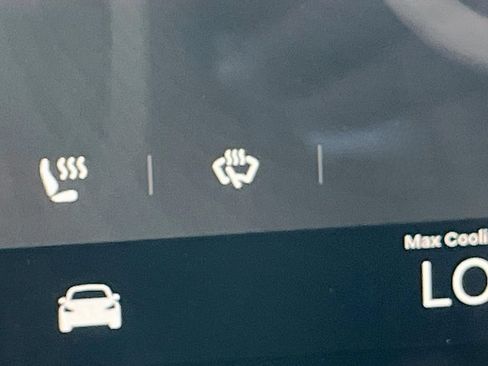 Used 2025 Tesla Model Y Long Range AWD/4WD image 19