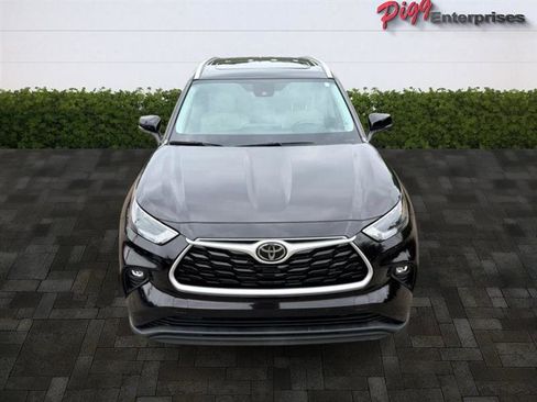 Used 2022 Toyota Highlander XLE image 10