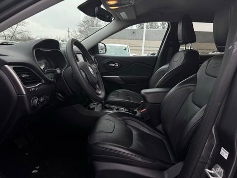 Certified 2021 Jeep Cherokee Latitude Lux w/ Comfort/Convenience Group image 19