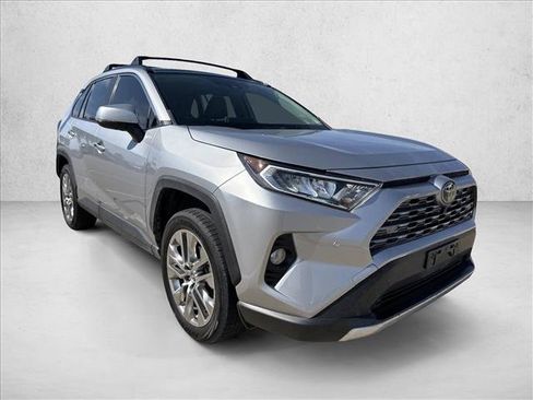 Used 2019 Toyota RAV4 Limited w/ Advanced Technology Package AWD/4WD image 3