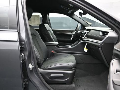 New 2026 Jeep Grand Cherokee Altitude AWD/4WD image 6