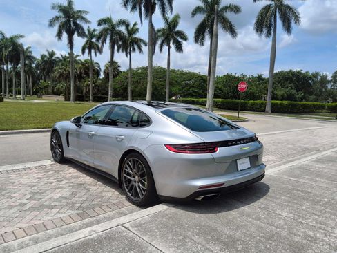 Used 2018 Porsche Panamera 4 AWD/4WD image 20