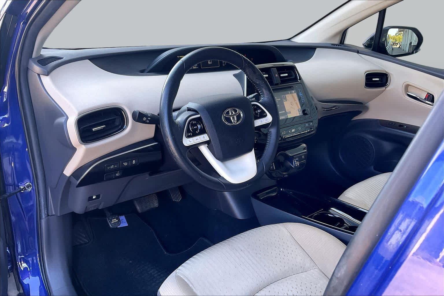 Used 2018 Toyota Prius Three FWD image 18
