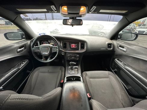 Used 2017 Dodge Charger SE RWD image 11