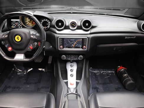 Used 2016 Ferrari California T image 3