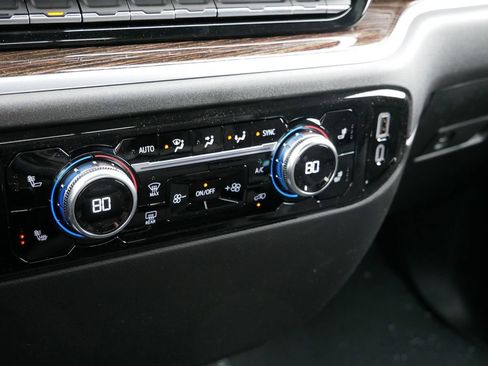 New 2026 GMC Sierra 1500 SLE w/ Preferred Package AWD/4WD image 16