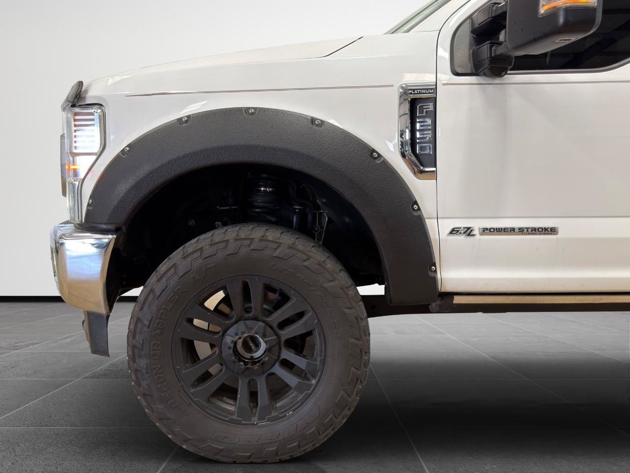 Used 2021 Ford F250 Platinum AWD/4WD image 3
