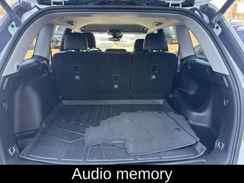 Used 2023 Jeep Grand Cherokee Limited w/ Black Appearance Package AWD/4WD image 11