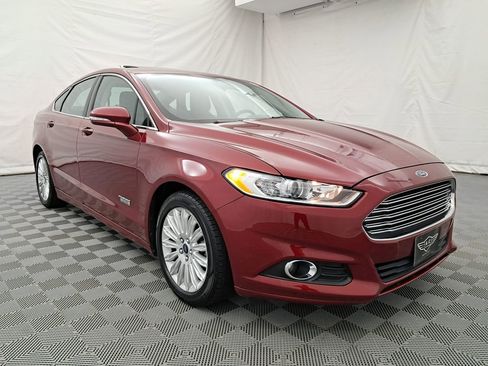 Used 2014 Ford Fusion Energi SE image 2