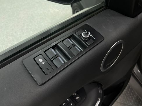 Used 2020 Land Rover Discovery HSE AWD/4WD image 16