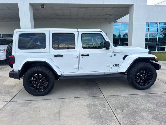 Used 2025 Jeep Wrangler Unlimited Sahara AWD/4WD image 8