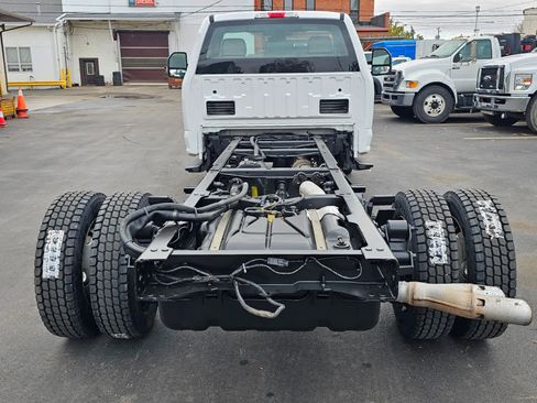 Used 2018 Ford F550 2WD Regular Cab Super Duty image 4